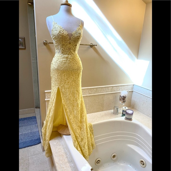 NWT La Femme Gorgeous Pale Yellow Sexy Rhinestone Encrusted Lace Hi Slit Gown 4 - Picture 10 of 15